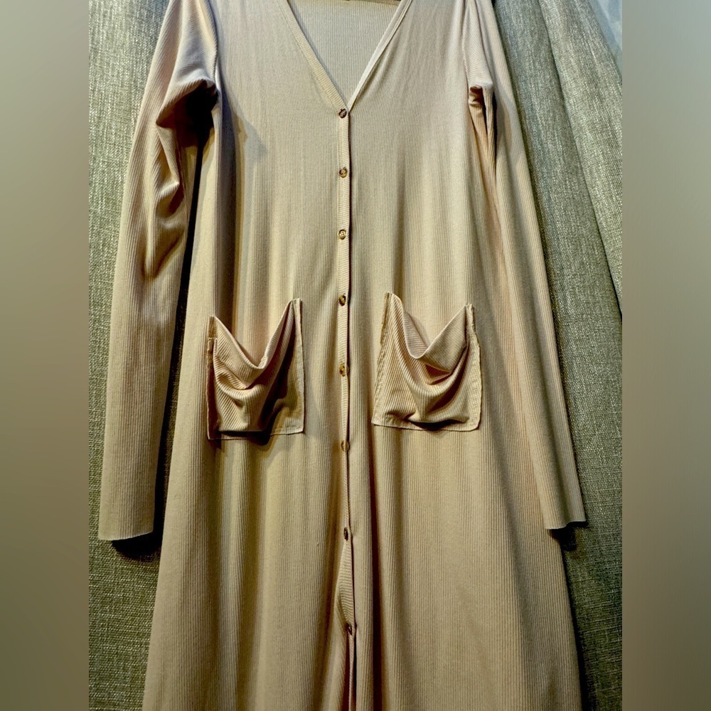 KyeMi women’s cream colored Lightweight Midi cardigan size large w/pockets